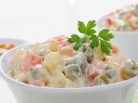 Rus Salatası Tarifi | Rus salatası malzemeleri nelerdir?
